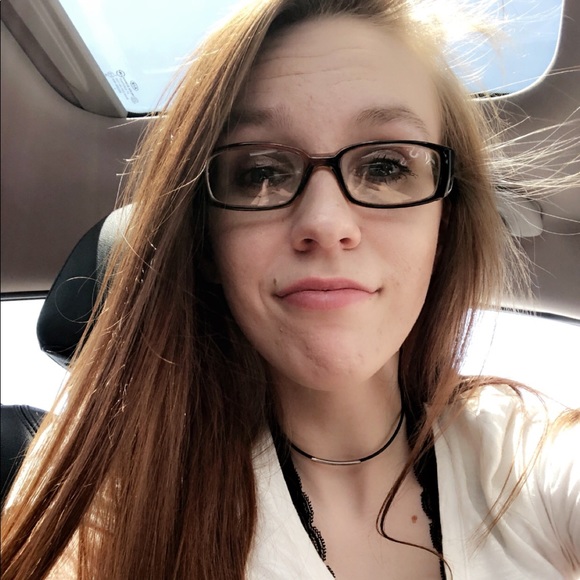 Meet your Posher, Ashlynn - Picture 1 of 1